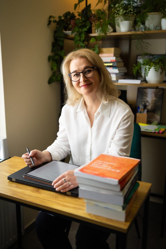 Katarzyna Jakóbiec-Wieteska – psychoterapeutka w gabinecie w Bielsku-Białej