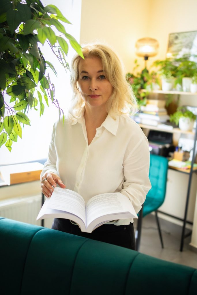 Katarzyna Jakóbiec-Wieteska – psychoterapeutka w gabinecie w Bielsku-Białej